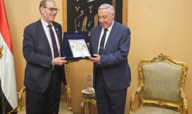 المستشار حافظ عباس يزور رئيس المحكمة الدستورية العليا