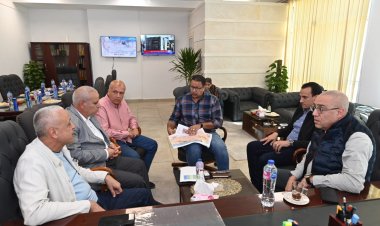 وزير الإسكان يعقد اجتماعًا بمقر جهاز مدينة العلمين الجديدة للاطمئنان على معدلات إنجاز المشروعات