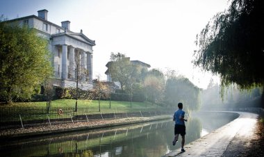 أب يحبس طفلته داخل السيارة من أجل ماراثون