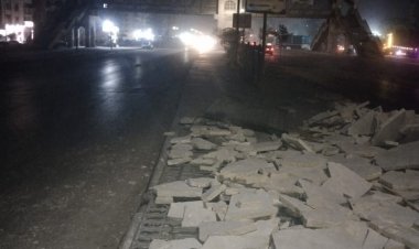 اصطدام سيارة نقل محملة بالأحجار أمام شق الثعبان بالمعادي 