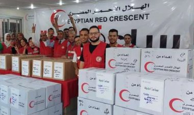 100 ألف ساعة عمل| الهلال الأحمر يكشف كيفية تجهيز المساعدات الإغاثية