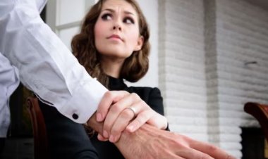 لرفضها الزواج منه.. طبيبة أسنان بالمنصورة  تتهم زميلها بالتحرش بها