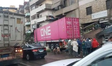 اصطدام تريلا بعدد من المحال التجارية.. والعناية الإلهية تُنقذ العشرات من مواطني «نقيطة» بالدقهلية