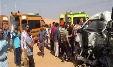 إصابة 5 أشخاص إثر حادث تصادم سيارتين بطريق إسكندرية الصحراوى 