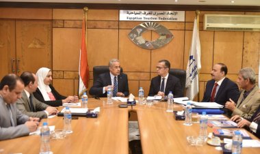 وزير العمل يلتقى قيادات الاتحاد المصري للغرف السياحية