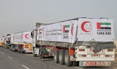 قافلة مساعدات إماراتية تتحرك نحو معبر رفح تمهيداً لإدخالها إلى قطاع غزة