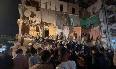 5 أشخاص مفقودين تحت أنقاض العقار المنهار في بورسعيد | فيديو
