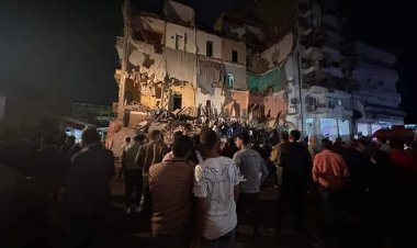 النيابة تعاين موقع حادث انهيار عقار بورسعيد | فيديو وصور
