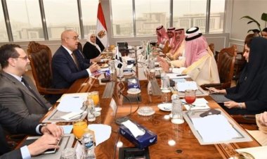 وزير الإسكان يلتقي وزير التجارة السعودي لبحث التعاون