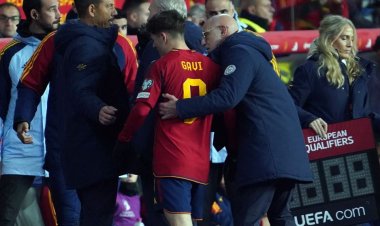 برشلونة يعلن نجاح جراحة الصليبي للاعب «جافي»