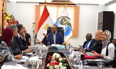 محافظ الأقصر ونائب وزير الإسكان وبعثة بنك التنمية الإفريقي يتابعون موقف أعمال برنامج الصرف الصحي المتكامل