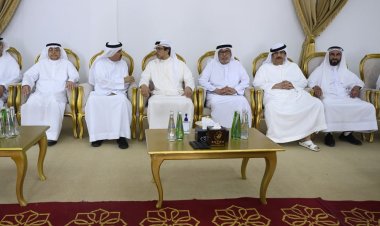 منصور بن زايد يعزي صقر غباش في وفاة والدته