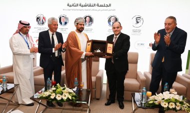 وزير التجارة والصناعة يلتقي نظيره العماني لبحث تعزيز علاقات التعاون الاقتصادي