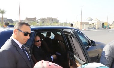جولة تفقدية لـ الرئيس السيسي في شوارع الجيزة.. فيديو