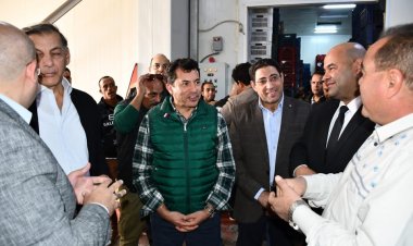 وزير الشباب يتفقد محطة مياة الشرب الدائري ومبردة تمور الواحات البحرية