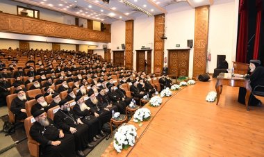 البابا تواضروس يلتقي مجمع كهنة الإسكندرية بمسرح المقر الباباوى