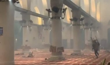 مستوطنون يقتحمون المسجد الأقصى بحماية شرطة الاحتلال الإسرائيلي