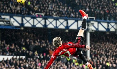 على طريقة رونالدو.. هدف خرافي من جارناتشو بمباراة مانشستر يونايتد وإيفرتون | فيديو