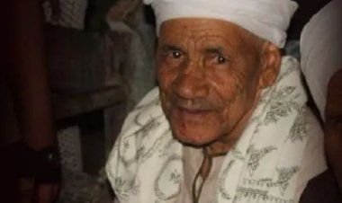 مستحملش فراق ابنه.. مسن يلحق بنجله بعد أسبوع على وفاته بقنا (صورة)