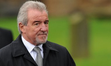 توتنهام يعلن وفاة لاعبه ومدربه السابق تيري فينابلز