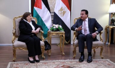 وزير الصحة ونظيرته الفلسطينية يتفقدان معبر رفح البري