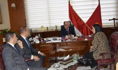 محافظ بورسعيد يتابع سير العمل بمديرية الصحة في المحافظة