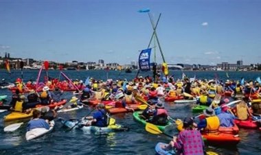 «احتجاجات بالسباحة وقوارب الكاياك» لحجب ممر الشحن في ميناء نيوكاسل بأستراليا