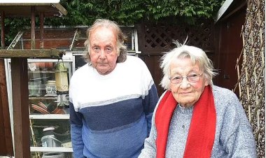 بسبب «الطيور».. اتهام امرأة مسنة  بـ «السلوك المعادي للمجتمع»