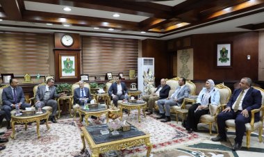 محافظ المنيا يلتقي وفد "حياة كريمة" لمتابعة الموقف التنفيذي للمشروعات