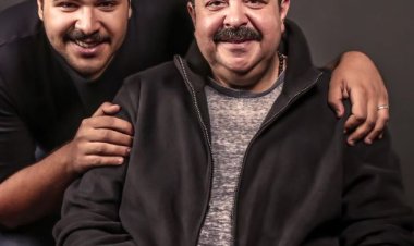 نجل  طارق عبد العزيز يهدي لوالده رسالة قبل وفاته بأسابيع