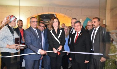 وزيرة الثقافة تفتتح معرض الفن التشكيلي مصر قد الدنيا بقصر الفنون في دار الأوبرا