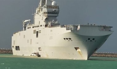 حاملة الطائرات الفرنسية ديكسمود تصل إلى مصر لتقدم الخدمات الطبية إلى غزة