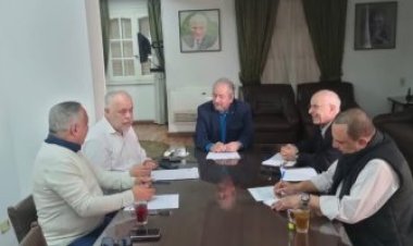 بعد أزمة كروان مشاكل.. اتحاد المهن الفنية يعطل قرار نقابة الممثلين بشأن مخرج بطن الحوت