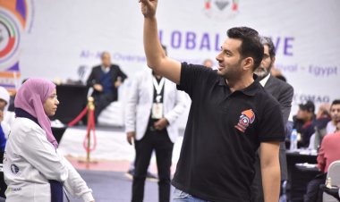 صور| رئيس مهرجان «العين أوفرسيز الدولي» يتابع فعاليات بطولة الشطرنج داخل استاد القاهرة