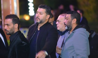 خالد يوسف وأشرف زكي الأبرز.. فنانون في عزاء الراحل طارق عبد العزيز