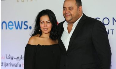 محمد ممدوح يكشف حقيقة دخول زوجته للوسط الفني