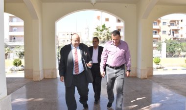 رئيس جامعة الأقصر يبحث إنشاء مقر جديد للجامعة في طيبة