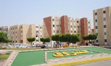 جهاز مدينة الشروق يزيل دورًا مخالفات بأحد العقارات