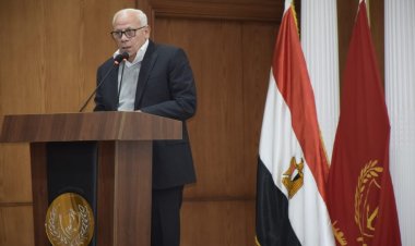 محافظ بورسعيد يتابع مستجدات أعمال صيانة المعدات بجميع الأحياء