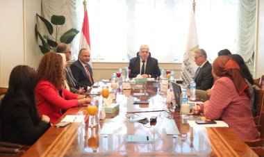 وزير التعليم العالي والبحث العلمي يتابع تطورات مشروع الخرسانة المضيئة