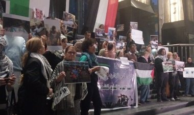 «غزة غزة رمز العزة»..  وقفة أمام نقابة الصحفيين تضامناً مع الشعب الفلسطيني
