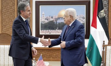 الرئيس الفلسطيني يسلم بلينكن ملفا كاملا حول جرائم الاحــتــلال