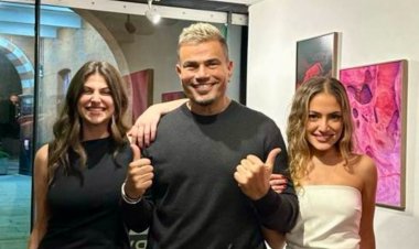 كنزي عمرو دياب تفتتح معرضها الفني في لندن بحضور والدها