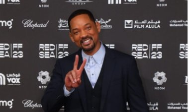 ويل سميث يصنع حاله من البهجة في حفل افتتاح مهرجان البحر الأحمر (صور)