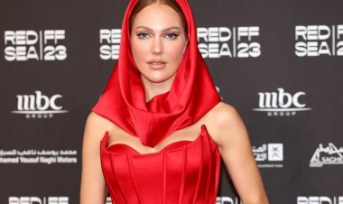 بالصور.. «فستان بلا أكمام» مريم أوزرلي بإطلالة غريبة في مهرجان البحر الأحمر