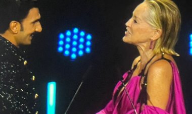 شارون ستون تقدم النجم الهندي رانفير سينغ لتكريمه من مهرجان البحر الأحمر