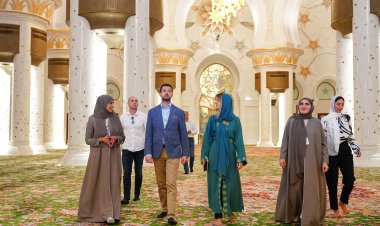 رئيس مونتينيغرو يزور جامع الشيخ زايد الكبير في أبوظبي