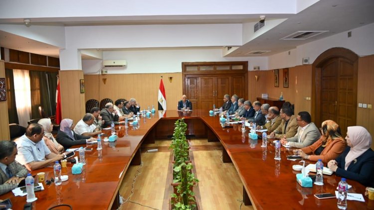 وزير الري يتابع إجراءات محاربة الفساد وتحسين دخول العاملين