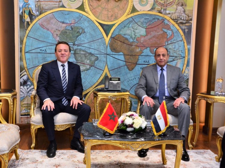 وزير الطيران يستقبل نظيره بجمهورية سيراليون لبحث سبل التعاون المشترك