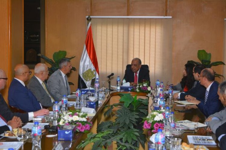 وزير قطاع الأعمال: تطبيق المعايير العالمية في صناعة الدواء من أهداف خطة التطوير الشاملة